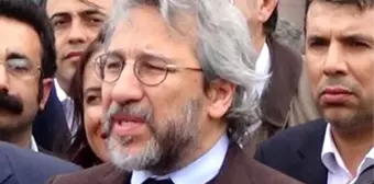 Can Dündar'a Yapılan Saldırıya İlk Tepkiler Sosyal Medyadan Geldi