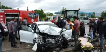 Tokat'ta Traktörle Otomobil Çarpıştı: 3 Yaralı