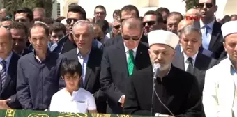 Karaalioğlu'nun Tabutunu Erdoğan ve Gül Birlikte Omuzladı