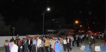 Hakkari'de 2 Bin Kişi Darbeye Karşı Yürüdü