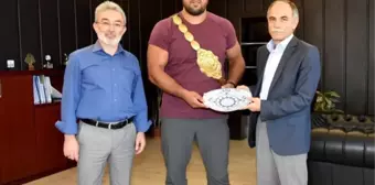 Kırkpınar Başpehlivanı Recep Kara Omü'yü Ziyaret Etti