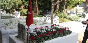 Levent Kırca'nın Mezarı Yapıldı