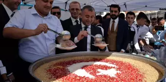 Diyarbakır'da 5 Bin Kişiye Aşure Dağıtıldı