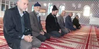 1 Yıldır İmamsız Namaz Kılan Cemaat İmam İstiyor