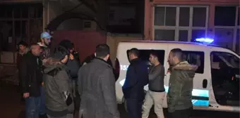 Gençler 1,5 Kilo Altın Çalan Hırsızı Yakalayıp Polise Teslim Etti