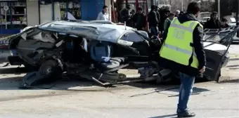 3 Kişinin Yaralanan Trafik Kazası Güvenlik Kamerasına Yansıdı