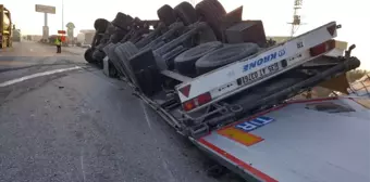 Tır Devrildi, Yükler Yola Saçıldı