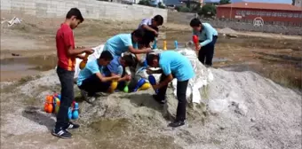 Bovlingle Içi Kum Dolu Lobutlara Hentbol Topu Atarak Tanıştılar