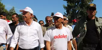 Kılıçdaroğlu 'Adalet Yürüyüşü Sergisi'Nde