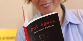 Banu Özkan Tozluyurt, İlk Romanı 'Dut Ağacı' ile Beğeni Topluyor