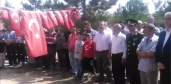 Şehidin Bayrak Aşkı Mezarında Ölümsüzleştirildi