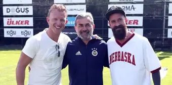 Fenerbahçe Antrenmanının Konukları Kuyt ve Meireles