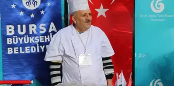 Macaristan'da, Aziz İstvan Katedrali Meydanı'nda Yüzlerce Tabak Aşure Dağıtıldı