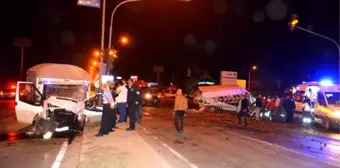 Adana'da 2 Kamyonet Çarpıştı: 1 Ölü, 5 Yaralı