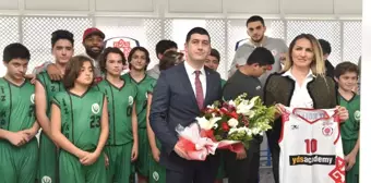 Kolej Öğrencileri Karesispor'u Ağırladı