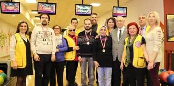 Görme Engellilerin Kıyasıya Bowling Mücadelesi