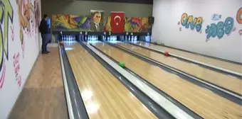 Görme Engellilerin Kıyasıya Bowling Mücadelesi