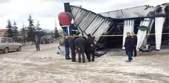 Halde Çıkan Yangında 5 Dükkan, 2 Araç ve 8 Bin Kasa Yandı