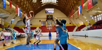 Adana'da U15 Kızlar Anadolu Bölgeler Final Karşılaşmaları Başladı