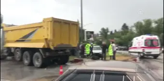 Burdur'da Otomobil ile Kamyon Çarpıştı: 5 Yaralı