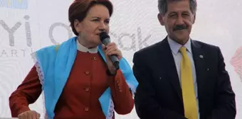 Akşener Yağmur Nedeniyle Mitingi Yarıda Kesti