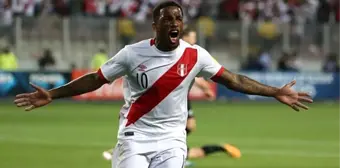 Peru'nun Yıldız Futbolcusu Jefferson Farfan Hastaneye Kaldırıldı