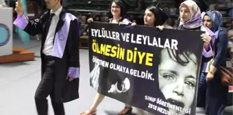 Mezuniyette, 'Eylüller ve Leylalar Ölmesin Diye Öğretmen Olmaya Geldik' Pankartı