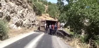 Kamyon Yan Yattı... Beytüşşebap'ta Yüzlerce Araçlık Kuyruk Oluştu