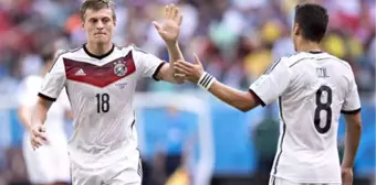 Alman Yıldız Toni Kroos: Mesut Özil, Milli Takımda Irkçılık Olmadığını İyi Biliyor