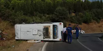 Tarım İşçilerini Taşıyan Minibüs Devrildi: 12 Yaralı