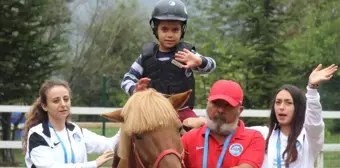 4 Yaşına Kadar Konuşamayan Hasan, At ve Havuz Terapisi ile 3 Ayda Otizmi Yendi