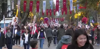 İstanbul Bağdat Caddesi Kırmızı Beyaza Büründü