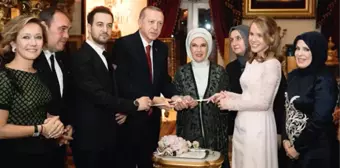 Yelda Demirören ile Hasan Kalyoncu'nun Nişan Yüzüklerini Cumhurbaşkanı Erdoğan ve Eşi Emine Erdoğan Taktı