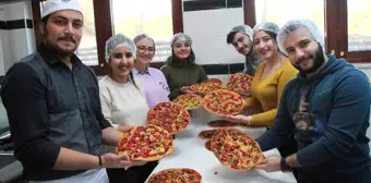 Gaün'lü Öğrenciler İlkokul Öğrencilerine Pizza Yaptı