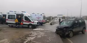 Çanakkale'de Trafik Kazası: 3 Yaralı