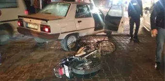 Otomobil ile Motosiklet Çarpıştı: 1'i Bebek 4 Yaralı