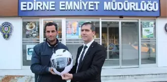 Emniyet Kemeri Takmadığı İçin Ceza Kesilen Motosikletliye Kask