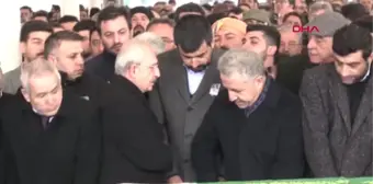 Kılıçdaroğlu, Gençlik Politikalarından Sorumlu Genel Başkan Başdanışmanı Deniz Demir'in Babasının...