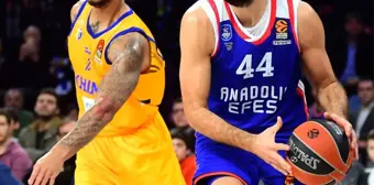 Anadolu Efes, Rus Ekibi Mağlup Etti