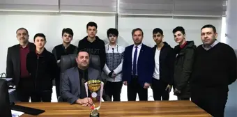 Şehit Erol Olçoklu Öğrenciler Badminton'da Şampiyon Oldu