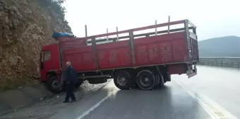 Bilecik'te Trafik Kazası, 5 Kişi Yaralandı