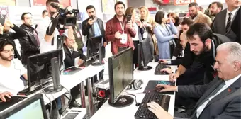 AK Parti İstanbul Adayı Yıldırım, Gençlerle Birlikte PUBG Oynadı