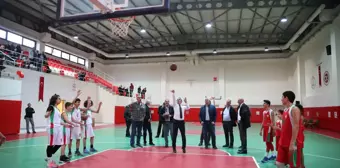 Nadir Vekiloğlu Spor Salonu Açıldı