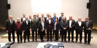 Başkan Subaşıoğlu Belediye Meclis Üyelerine Plaketle Teşekkür Etti