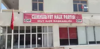 Seçim Yenilgisinden Sonra CHP'nin Kapısına Kilit Vuruldu