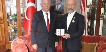 Dr. Suat Günsel'e, 'Vatan Evladı' Ödülü Altın Madalya Takıldı