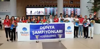 Dünya tenis şampiyonları Türkiye'ye döndü