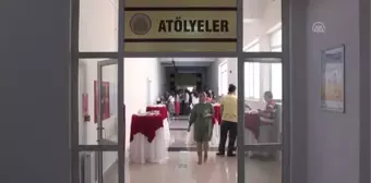 Atıklar hünerli ellerde mobilya ve dekorasyon ürünlerine dönüştü