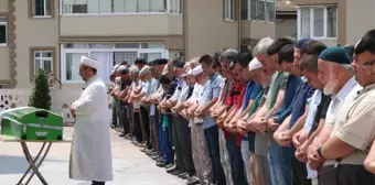 Mantardan zehirlenen yaşlı kadın hayatını kaybetti, eşi yoğun bakımda