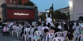 Zeytinburnu'nda açık havada sinema keyfi